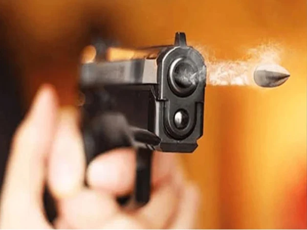 کراچی؛ اورنگی ٹاؤن پاکستان بازار میں نامعلوم افراد کی فائرنگ سے پولیس اہلکار زخمی